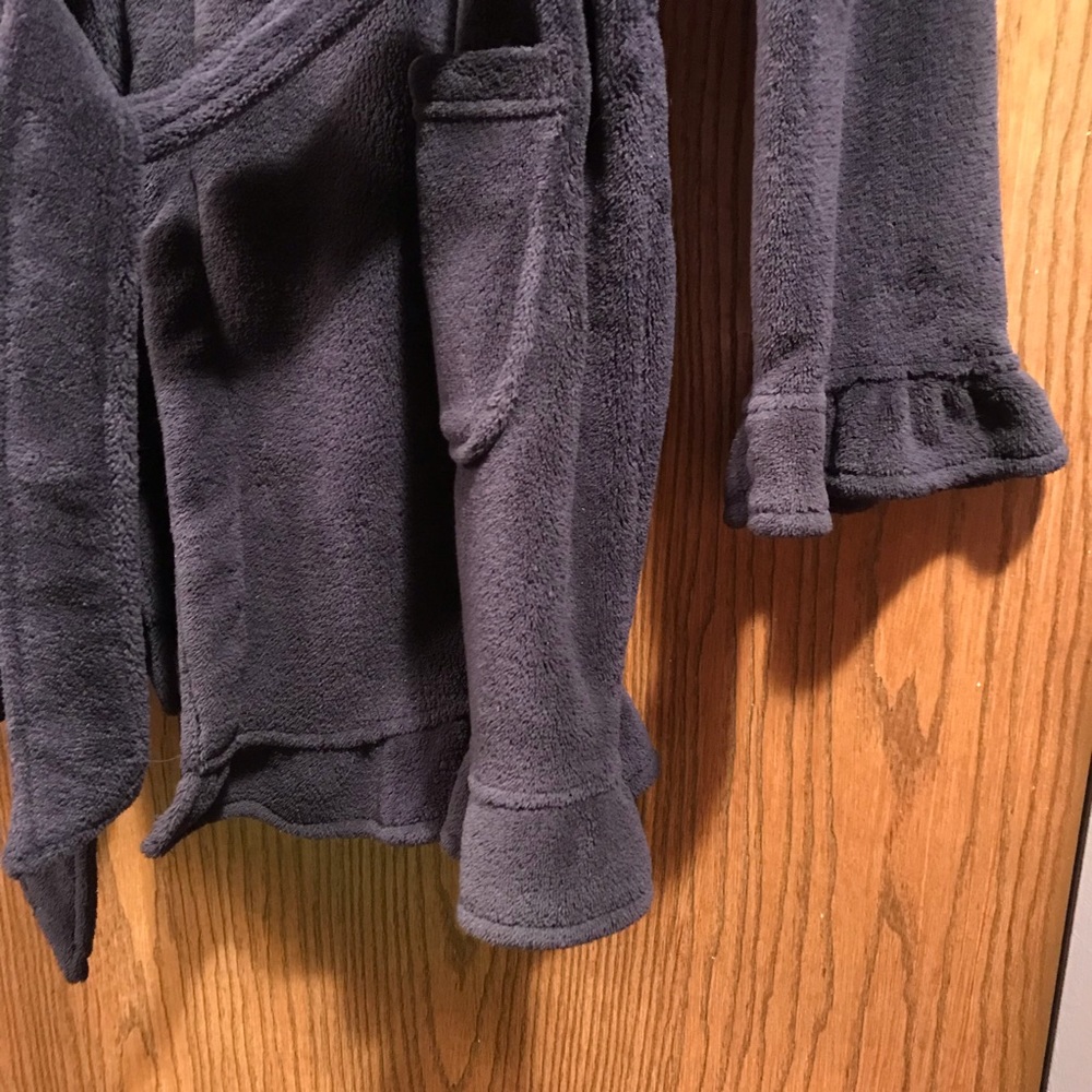 Woman’s Fluffy Robe - Picture 3 of 6